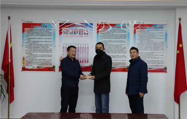 集團(tuán)公司黨委委員、副總經(jīng)理胡新付到公司走訪慰問